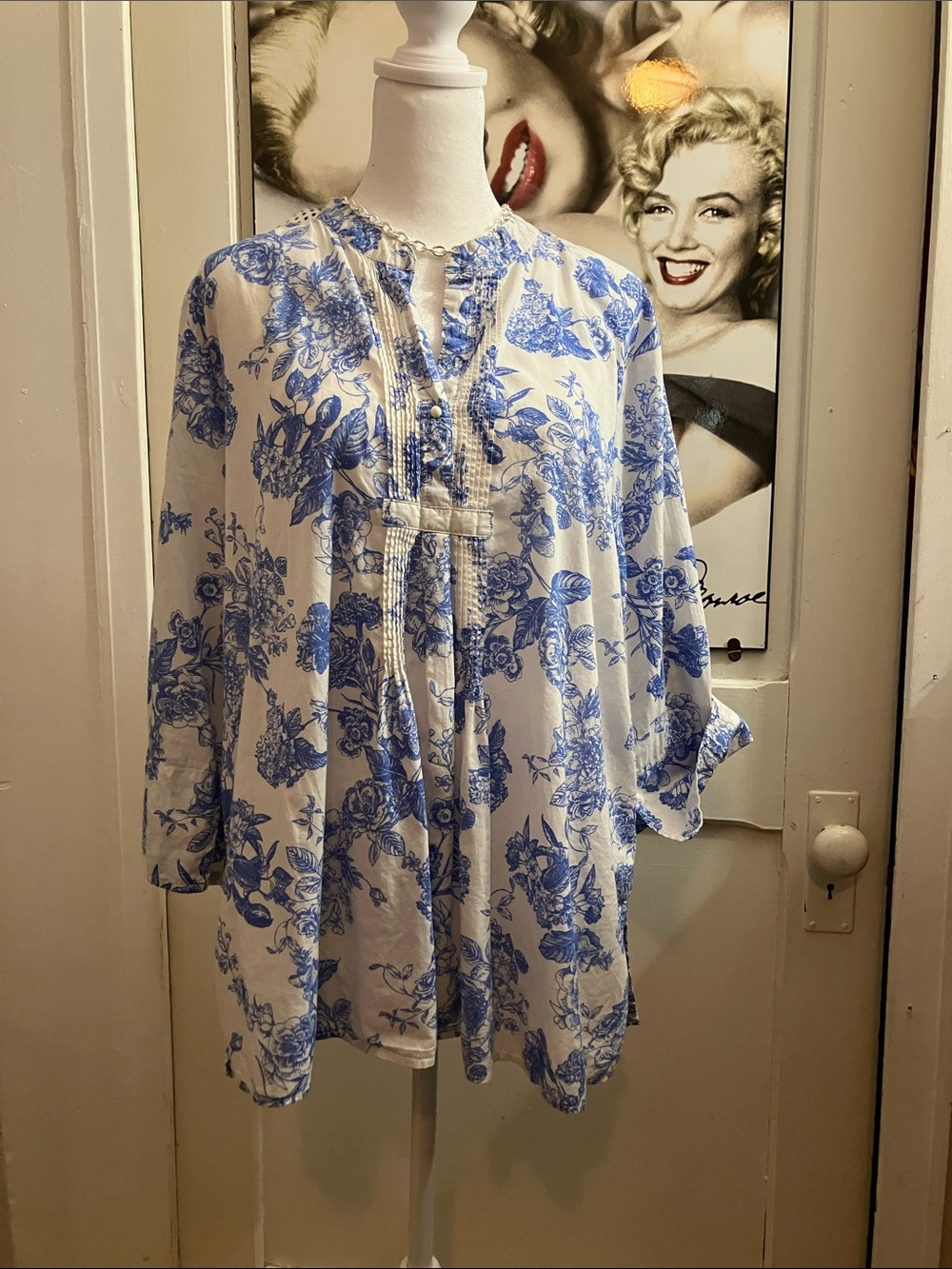 Blue Floral Pintuck Tunic Top - Women's White & Blue